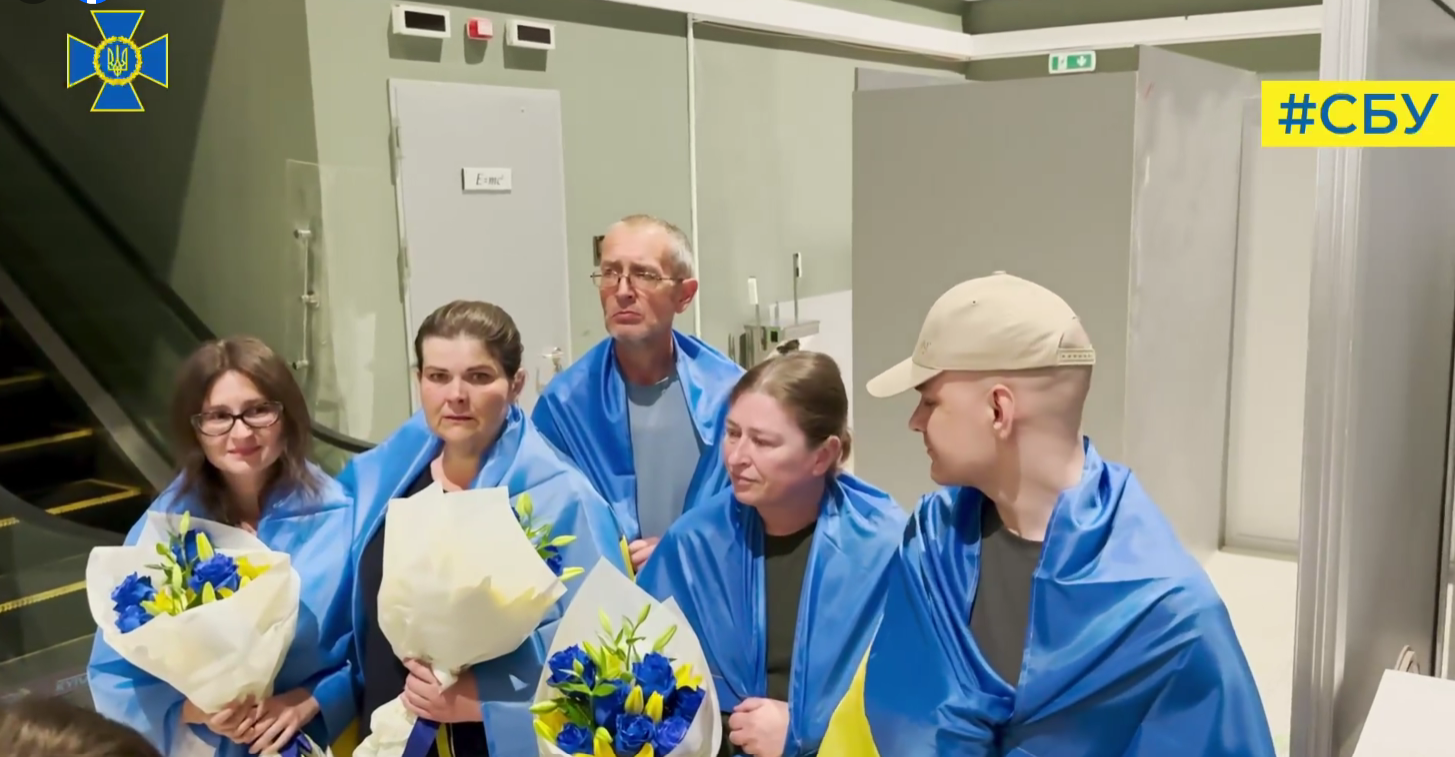 СБУ показала ексклюзивне відео повернення українців з полону