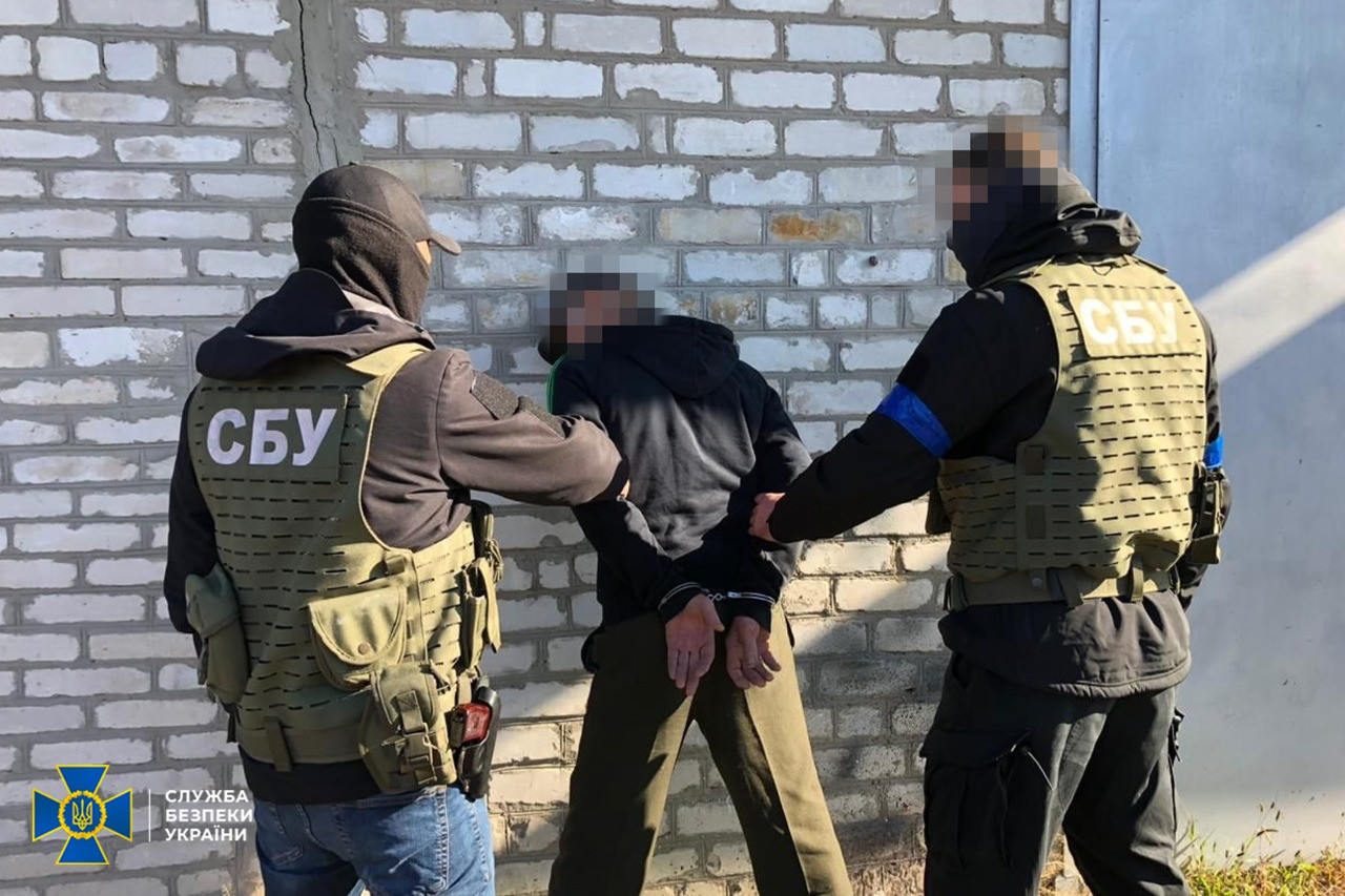 На Донеччині колаборант допомагав окупантам втікати лісами від ЗСУ
