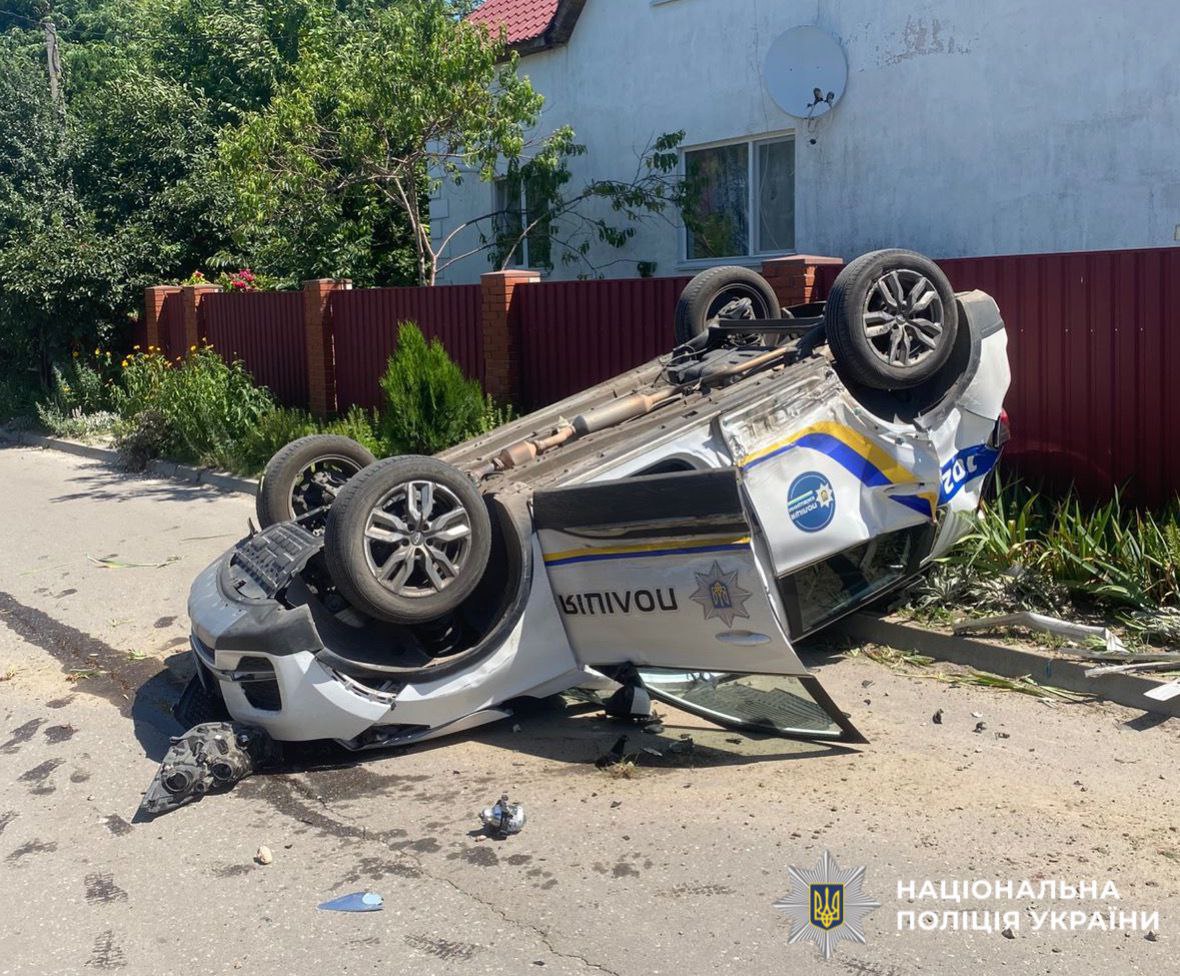 На Київщині в автотрощу потрапило авто поліції: фото з місця аварії