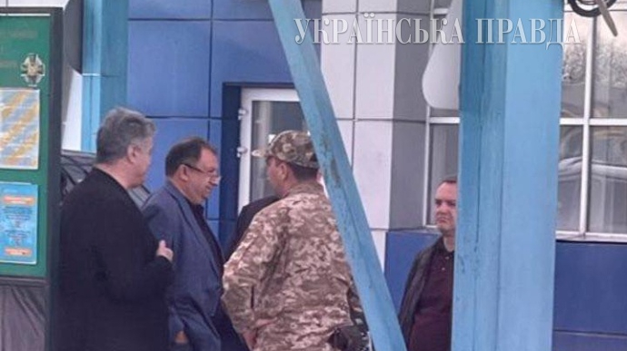 Порошенка вдруге не випустили з України