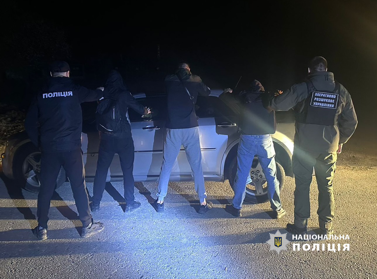 За кордон – за 11 тисяч доларів: на Закарпатті викрили схему для ухилянтів