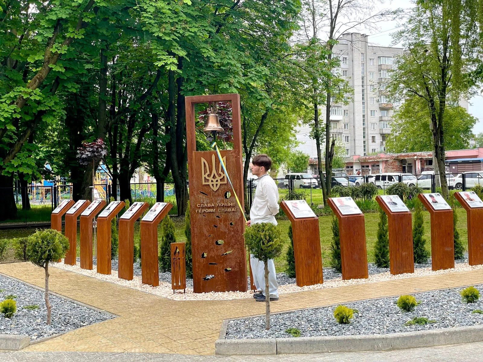 У Стрию відкрили меморіал пам’яті та пошани тринадцятьом Захисникам (фото)