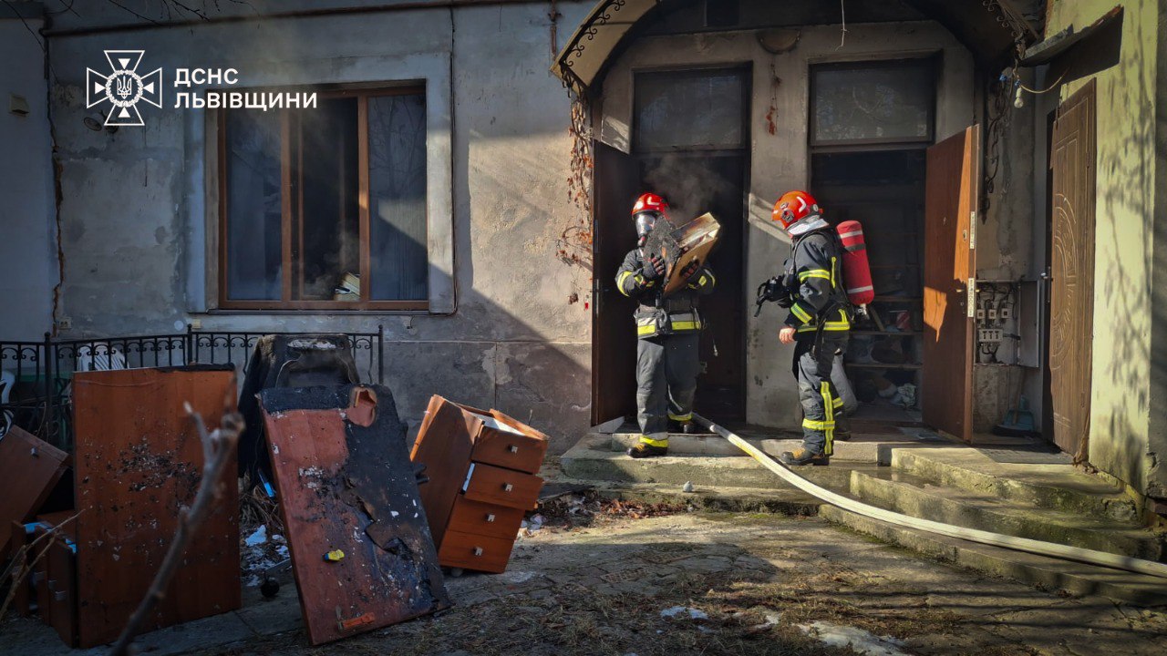 У Львові горіла квартира: рятувальники повідомили деталі (фото)
