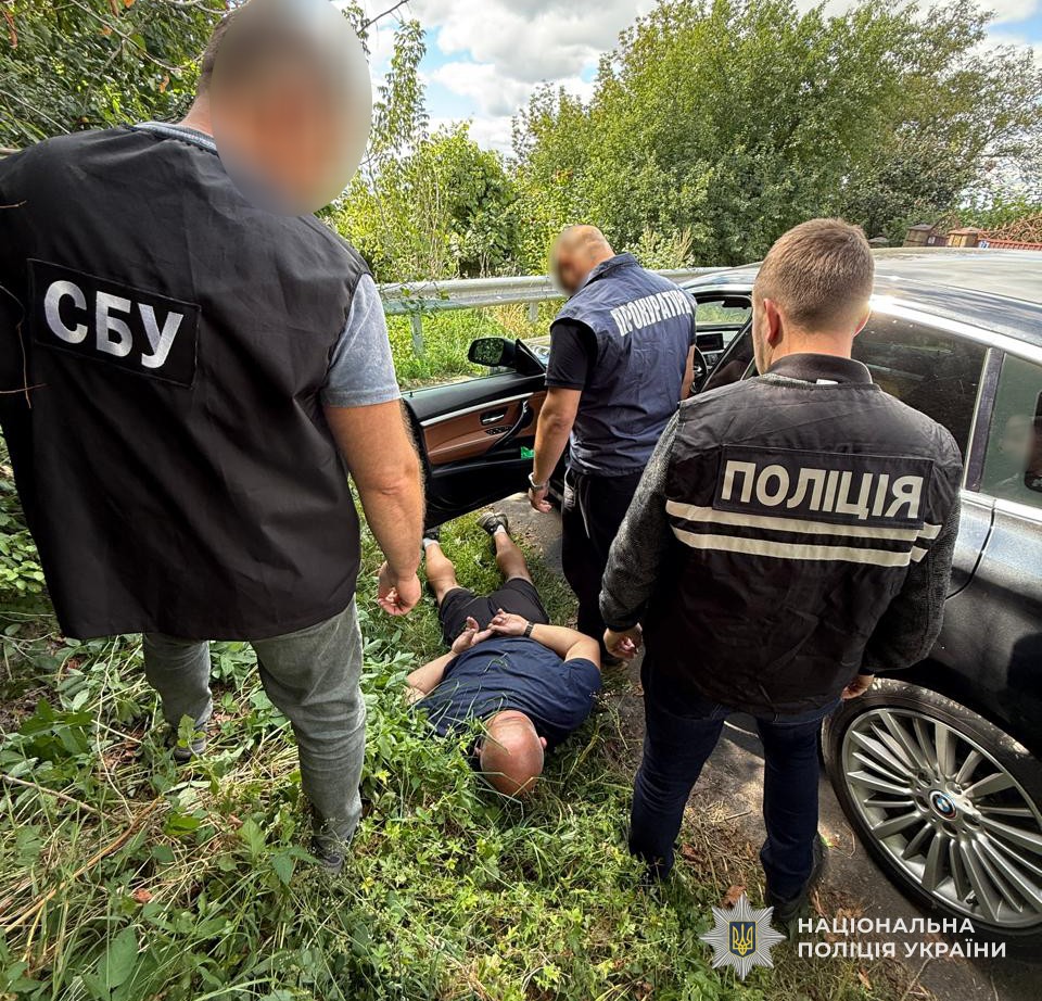 За 33 тисячі доларів обіцяв вивезти ухилянта за кордон: на Львівщині затримали чоловіка (фото)