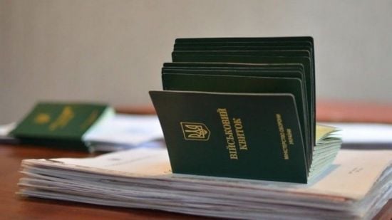 Уряд вирішив забронювати від мобілізації ще більше чиновників: деталі