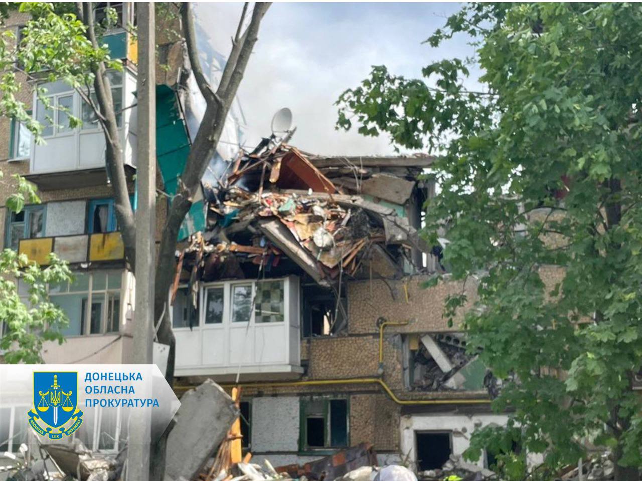 У Бахмуті на Донеччині під завалами виявили тіла жінки та дворічної дитини