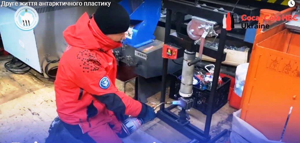 Українські полярники виготовлятимуть сувеніри з переробленого пластику