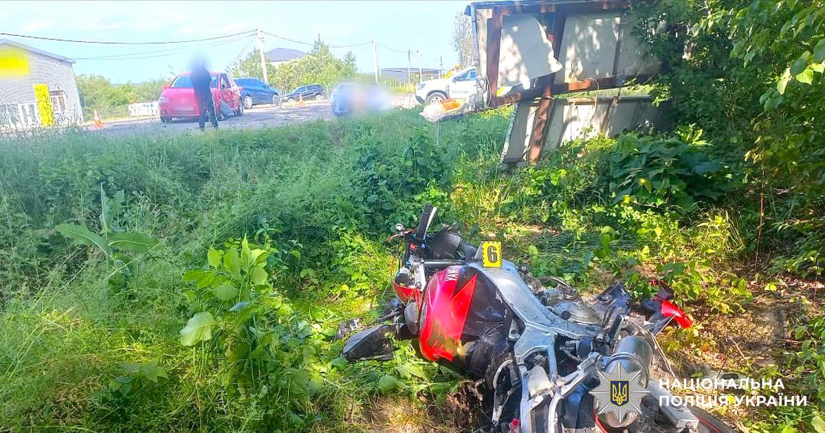 На Прикарпатті у ДТП загинула неповнолітня пасажирка мотоцикла: водій — 15-річний хлопець