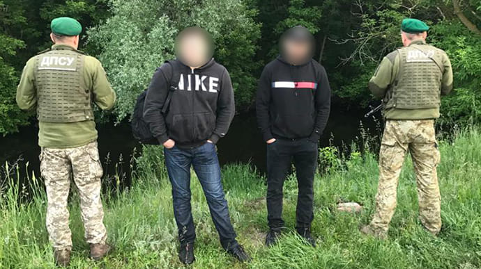 Двоє росіян незаконно перепливли річку задля відпочинку в Одесі