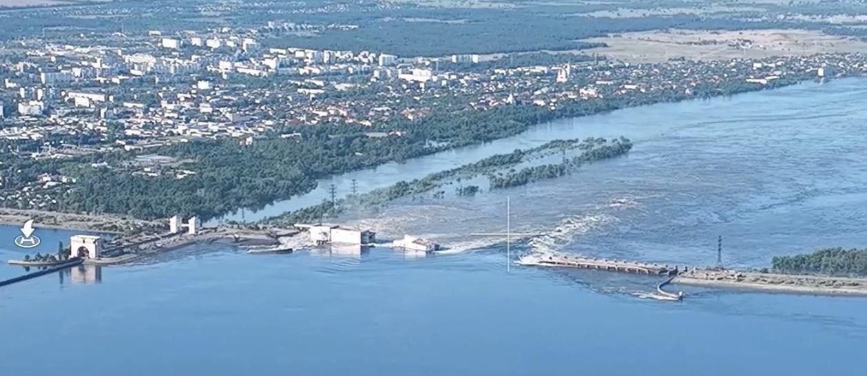 Небезпека підтоплення. Рашисти підірвали Херсонську ГЕС
