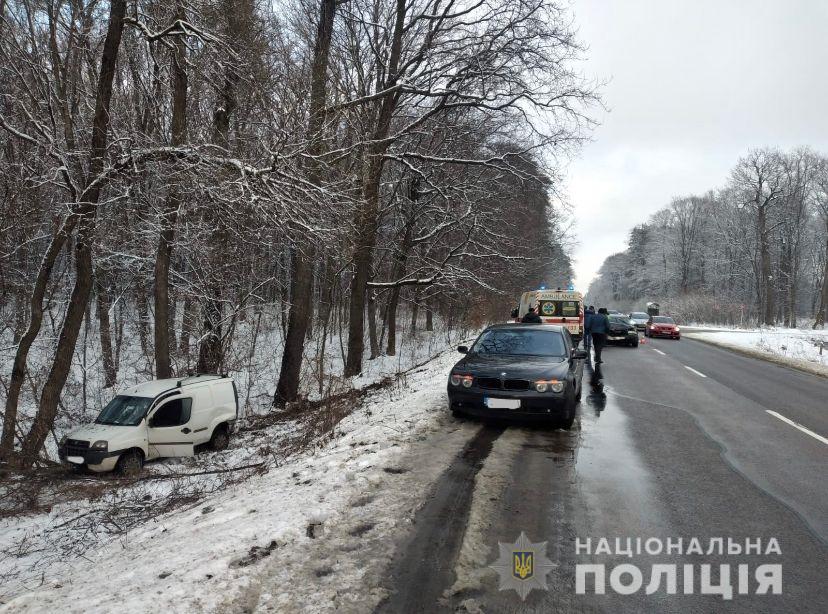 Трирічний хлопчик та двоє дівчат-підлітків потрапили в лікарню після ДТП на Львівщині