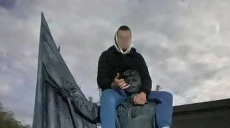 На Тернопільщині підліток виліз на пам’ятник Герою Небесної Сотні: що з ним буде?