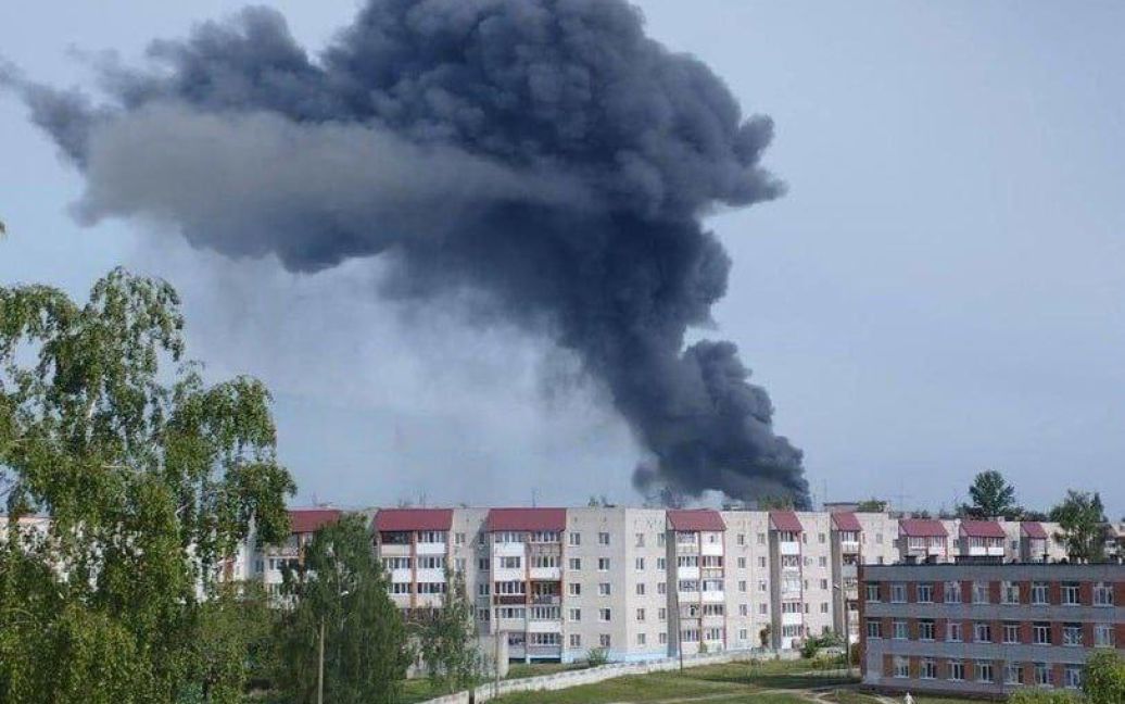 У Брянській області спалахнула масштабна пожежа