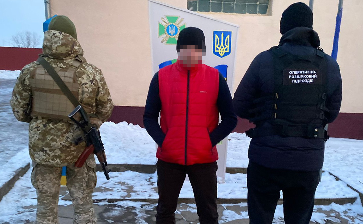 Прикордонники вдруге затримали росіянина, який на матраці намагався потрапити до України