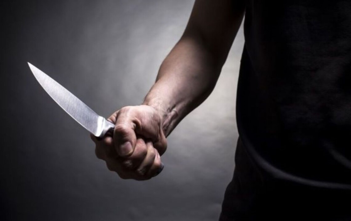 У Львові троє осіб напали на іноземця з ножем: у поліції повідомили деталі