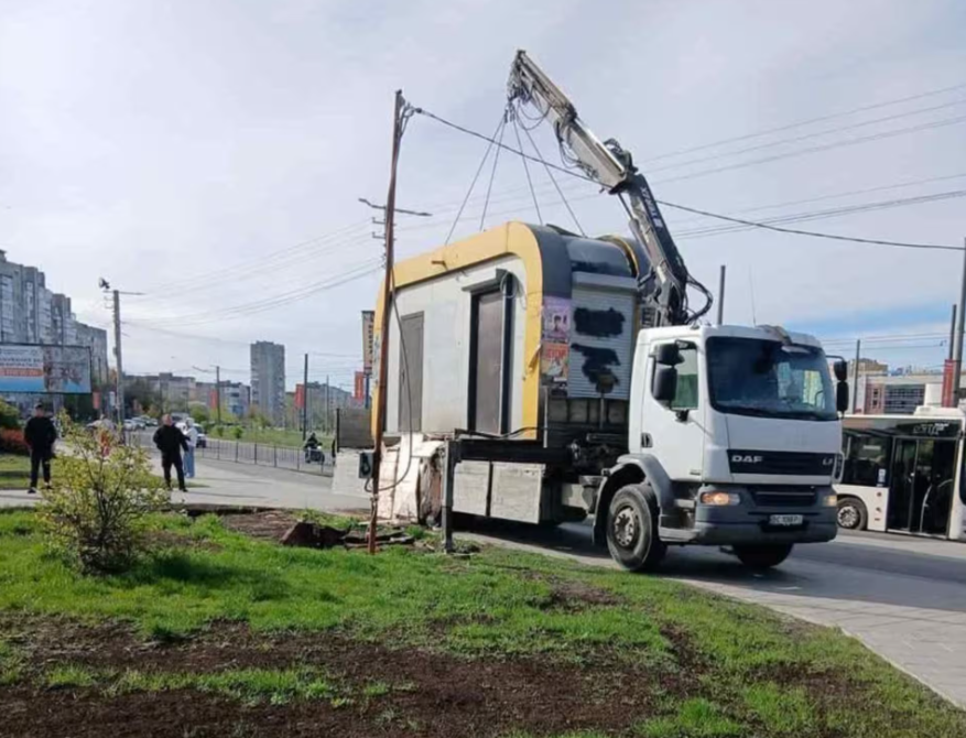 Заважали місту: де у Львові зникли популярні торгові точки (фото)
