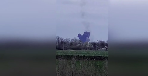 Біля Ізюма збили ворожий літак. Екіпаж шукають. Відео падіння