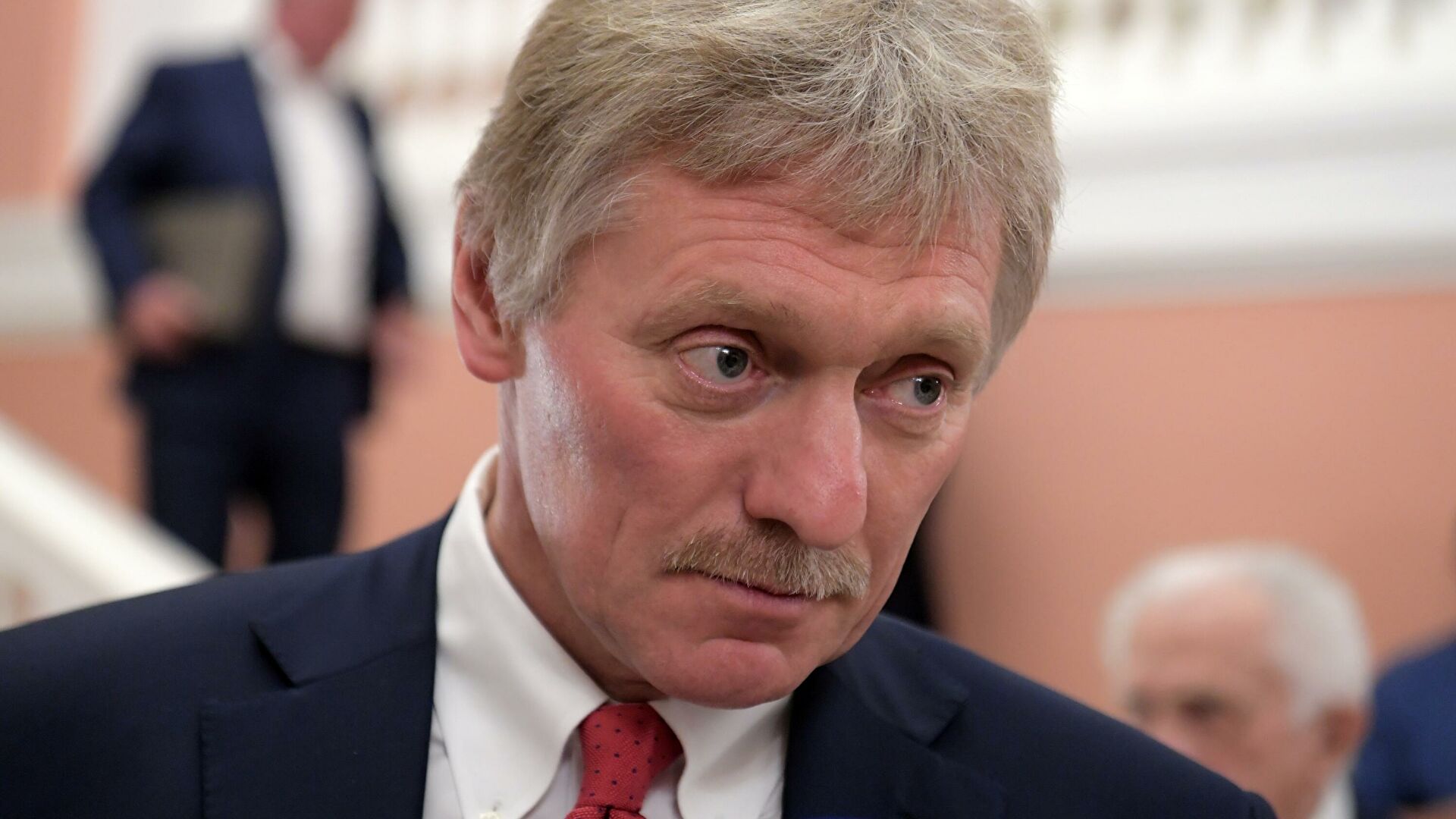 "Жест доброї волі". Пєсков виправдовується перед "народом" за виведення військ з Київщини