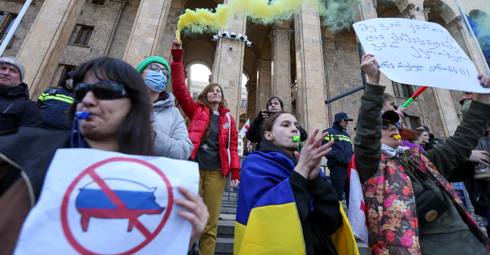 У Грузії відкликали скандальний законопроєкт про "іноагентів" після масових протестів
