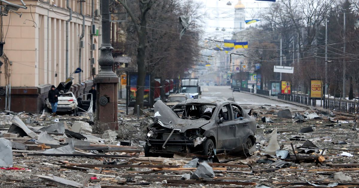 Повітряні тривоги, обстріли, вуличні бої. Як минула ніч у всіх регіонах України