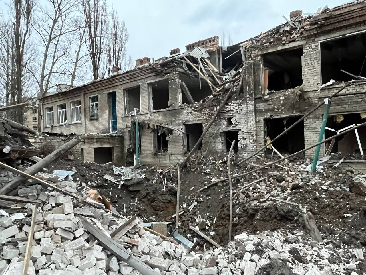 Рашисти обстріляли Авдіївку. Влучили в дитячий садок