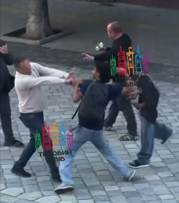У центрі Дрогобича сталася бійка між іноземцями та місцевими жителями, — соцмережі (відео)