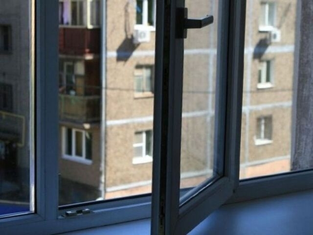 У Львові жінка випала із балкона восьмого поверху