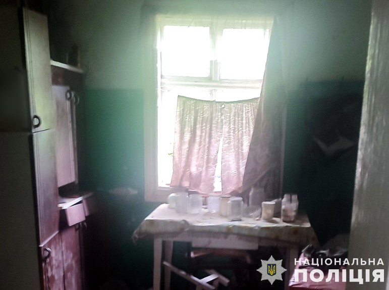 На Львівщині чоловік жорстоко вбив свого знайомого. Бив дерев’яною палицею та стільцем