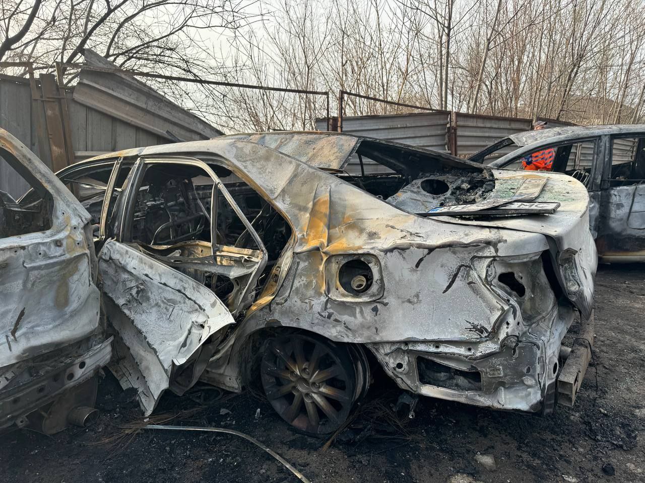 Наслідки обстрілу Дніпра: є постраждалі, понищені будинки та авто