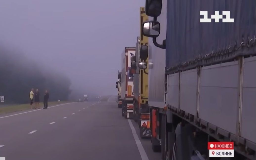 На кордоні з Польщею застрягли близько 3-х тисяч фур