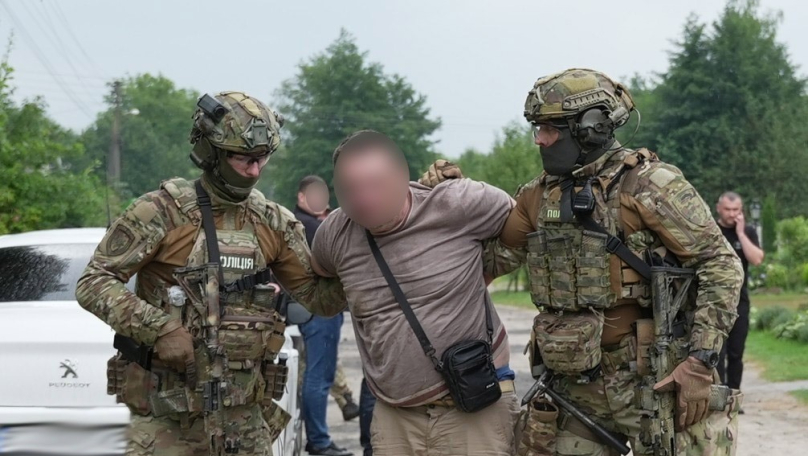 Погрожував поліцейським гранатою: на Львівщині затримали п’яного 50-річного водія (фото)