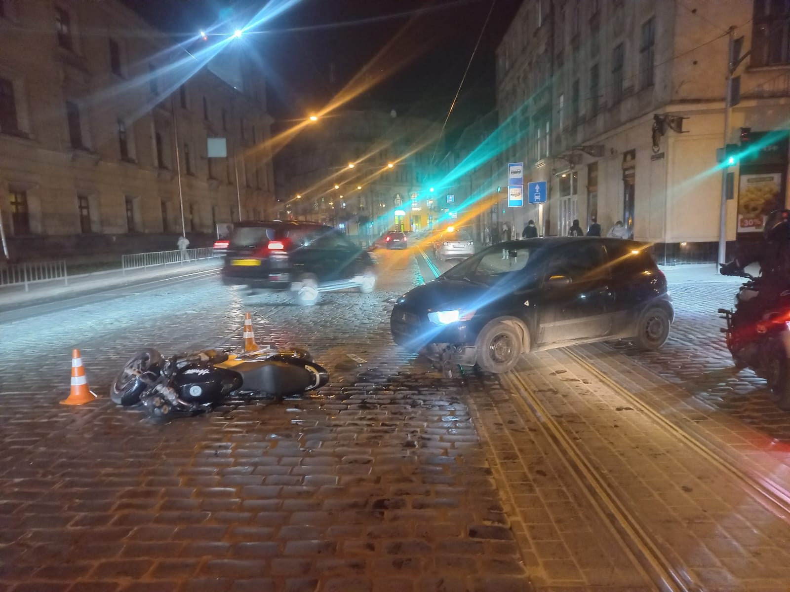 У Львові внаслідок ДТП травмований мотоцикліст