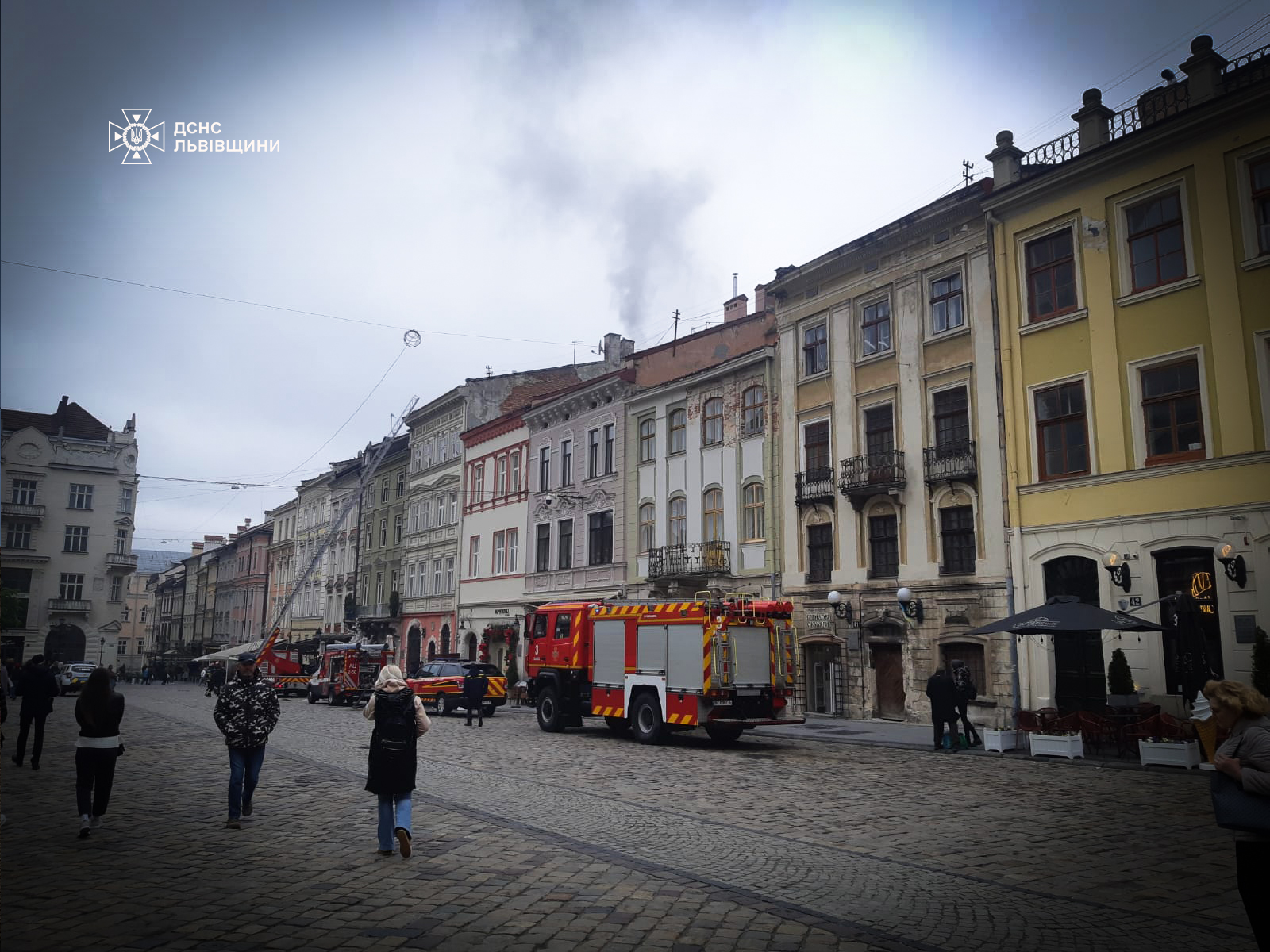 На Площі Ринок у Львові спалахнула пожежа в ресторані