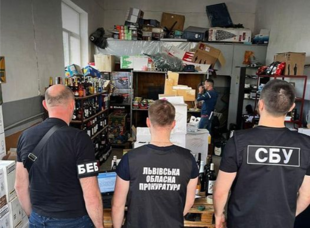 Підроблений алкоголь на Львівщині: детективи вилучили продукцію на понад 1,2 млн грн