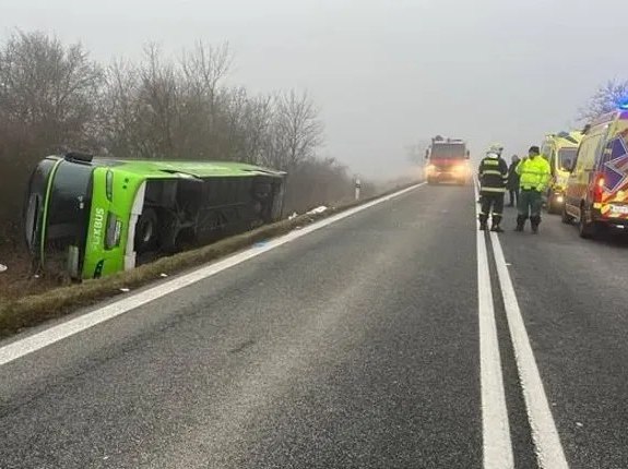 У Словаччині перекинувся автобус з України, серед постраждалих є діти
