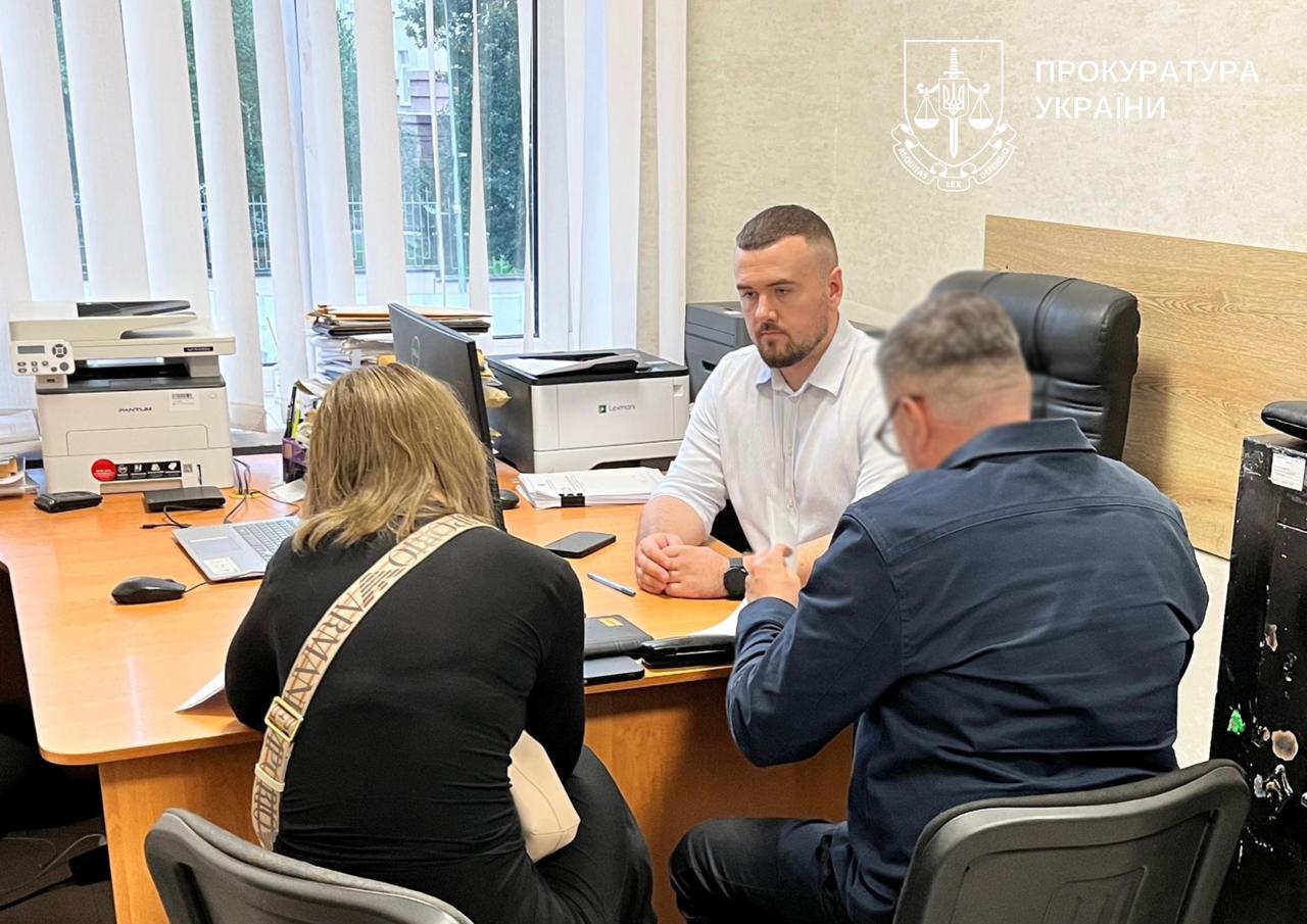 У столиці жінка отримала підозру за фото з свастикою