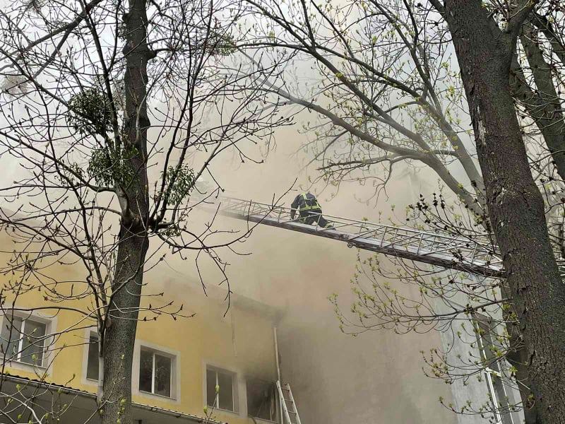 У центрі Вінниці спалахнула масштабна пожежа, є загиблий