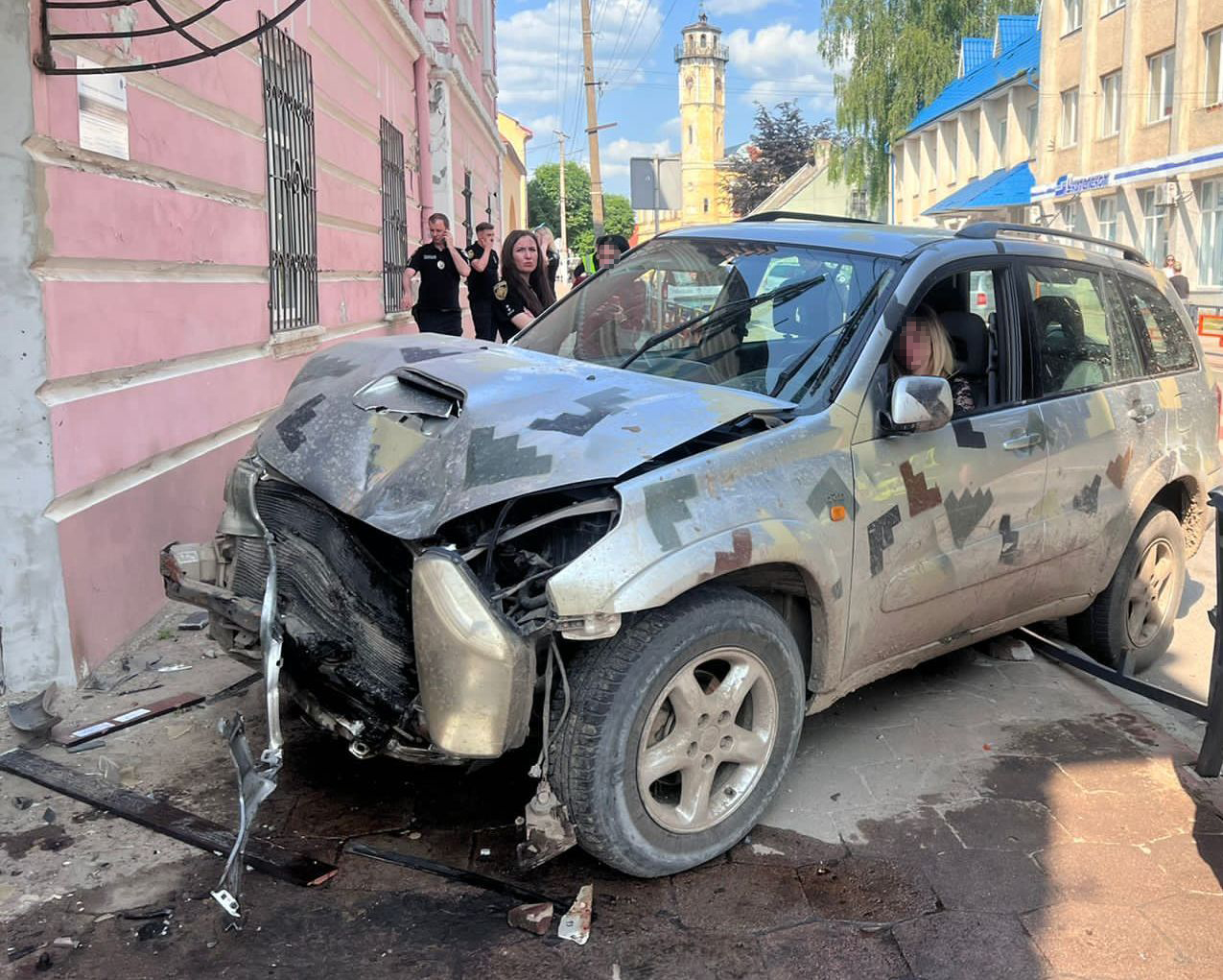На Львівщині 34-річна водійка «під градусом» збила поліцейську на тротуарі
