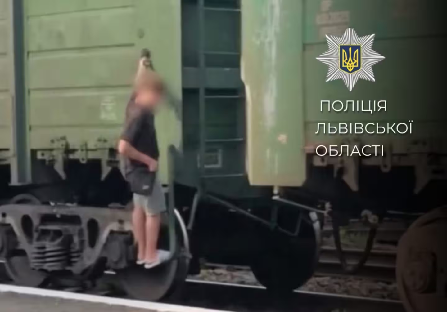 У Львові поліція спіймали хлопця, який катався на вантажному потязі