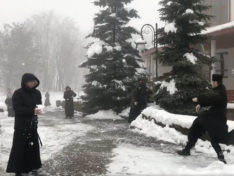 Опублікували відео, як львівські семінаристи граються у сніжки