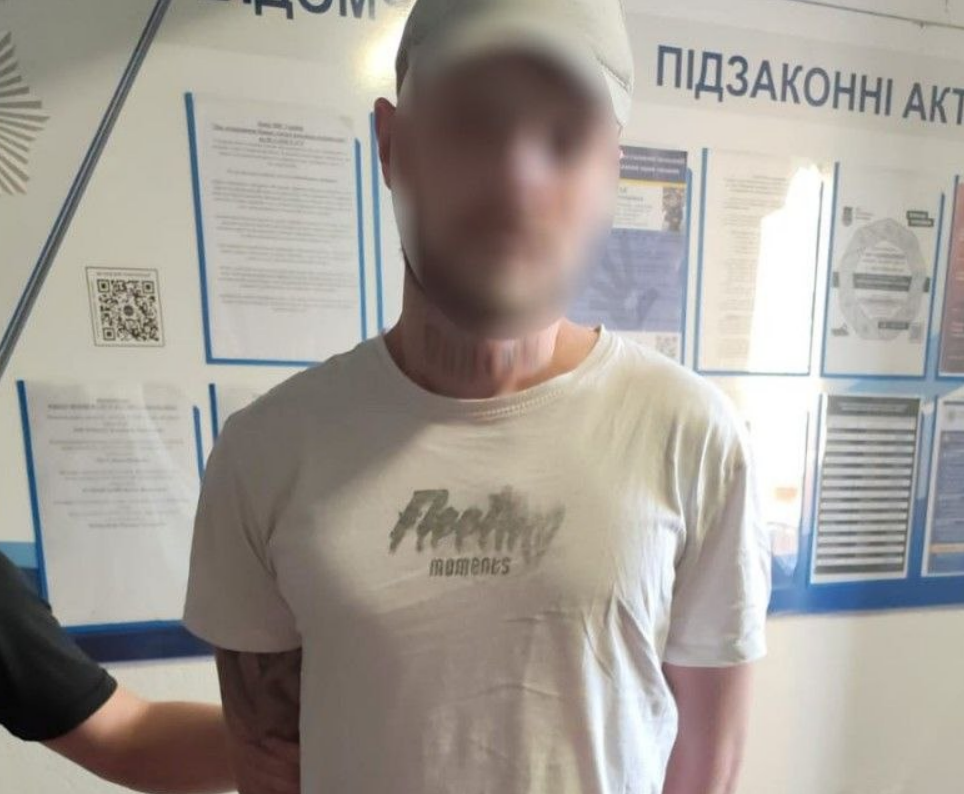 У Львові рецидивіст із ножем напав на пенсіонерку та відібрав останні гроші
