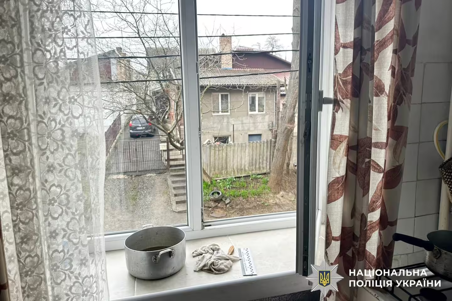 У Рівному жінка загинула за дивних обставин: фото з місця трагедії