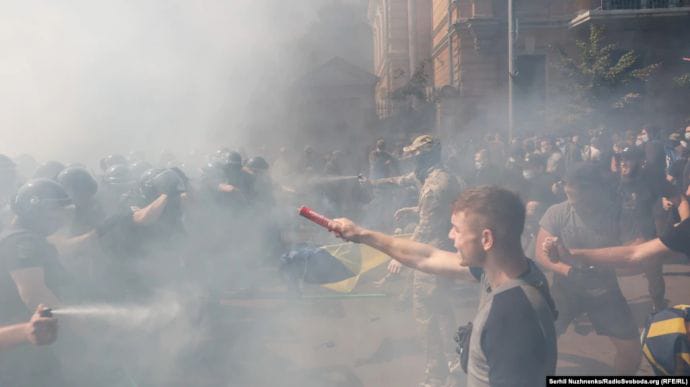 Протести на Банковій. Учасники акції прийшли до будинку Зеленського