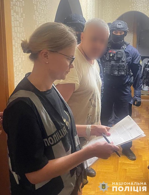 Поштою пересилав зброю: На Львівщині чоловіку повідомлено про підозру