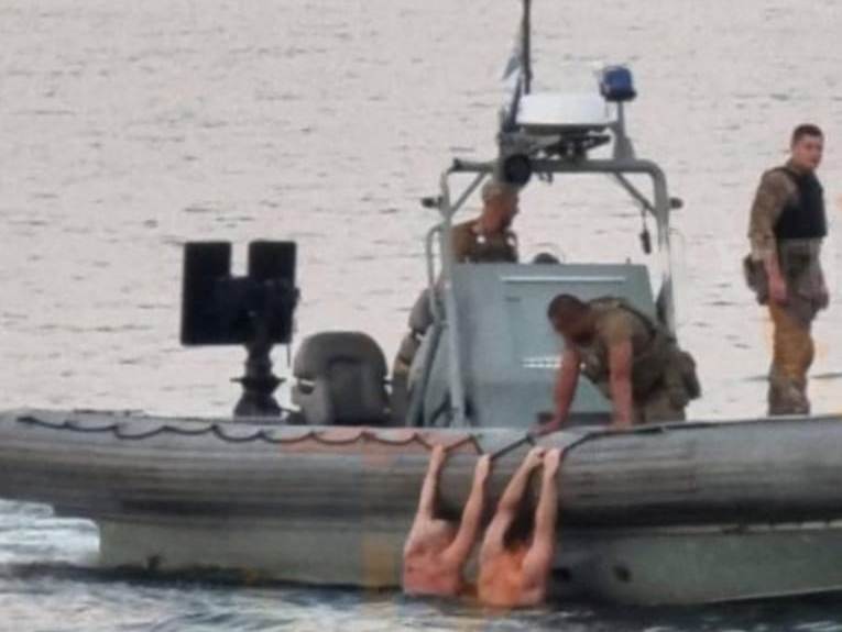 Віднесло у відкрите море: військові моряки врятували в Одесі п’ятьох людей