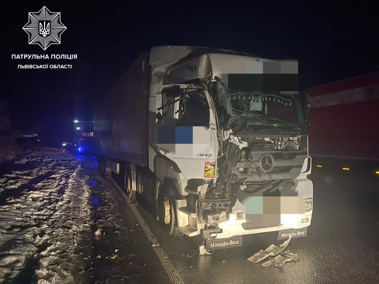Майже 3 проміле: через п'яного водія на трасі Київ-Чоп зіткнулися дві фури