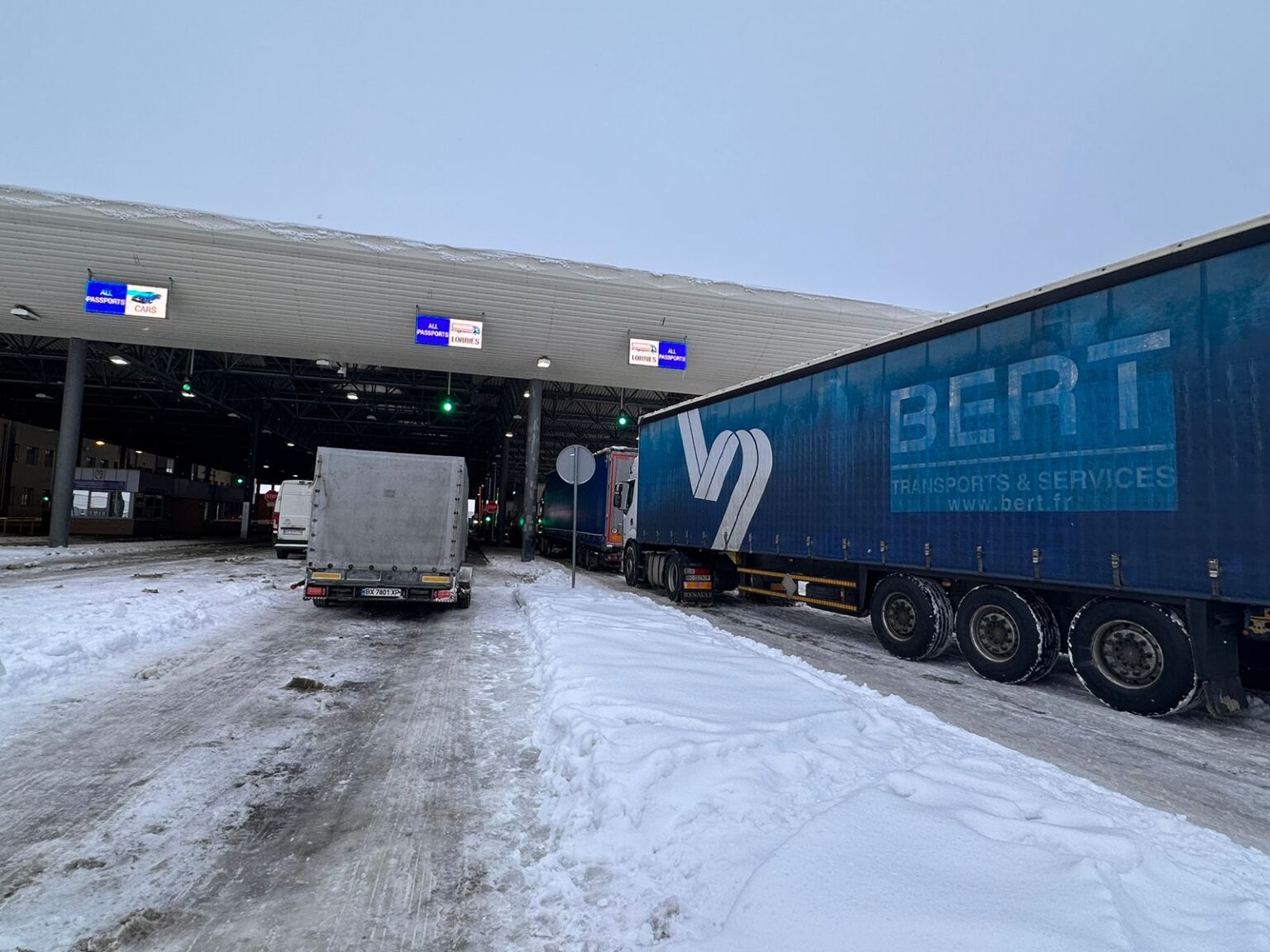 Польські перевізники погодилися призупинити блокування кордону