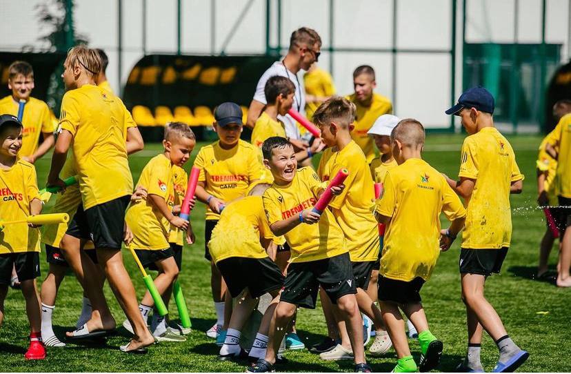 TRENDETS CAMP у Львові: відомий блогер та ФК «Рух» відкрили тренувальний табір на 800 дітей