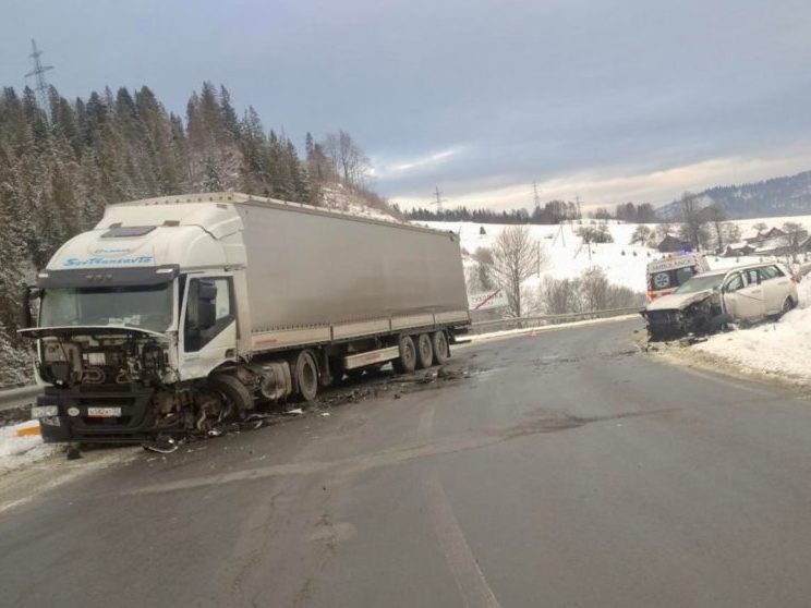 На Львівщині не розминулися вантажівка та легковик: є травмовані
