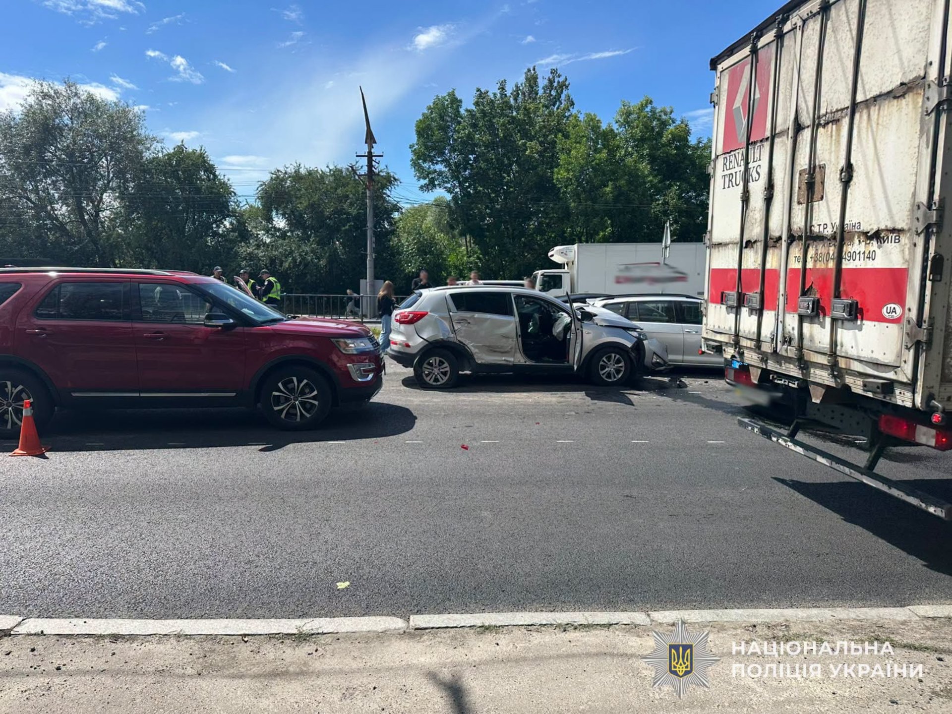 У Львові п'яний водій розтрощив п'ять авто: з'явилися фото з аварії